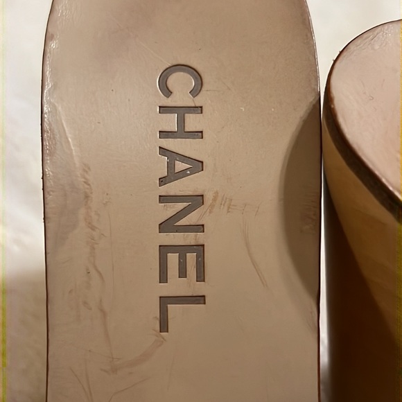 HP🎉🎉Chanel patent leather platform logo wedges - Picture 4 of 8